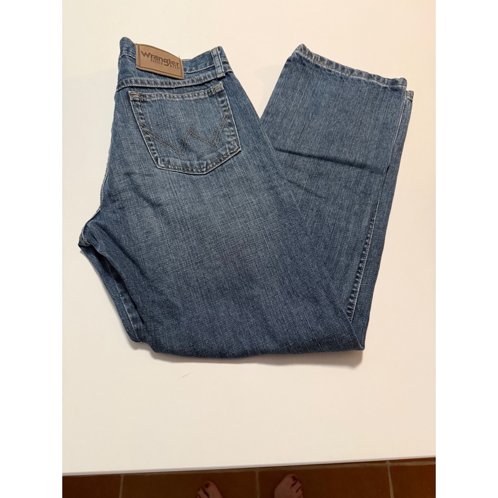 Wrangler Rugged Wear Mens Straight Leg Jeans Medium Wash Blue Denim 30x28